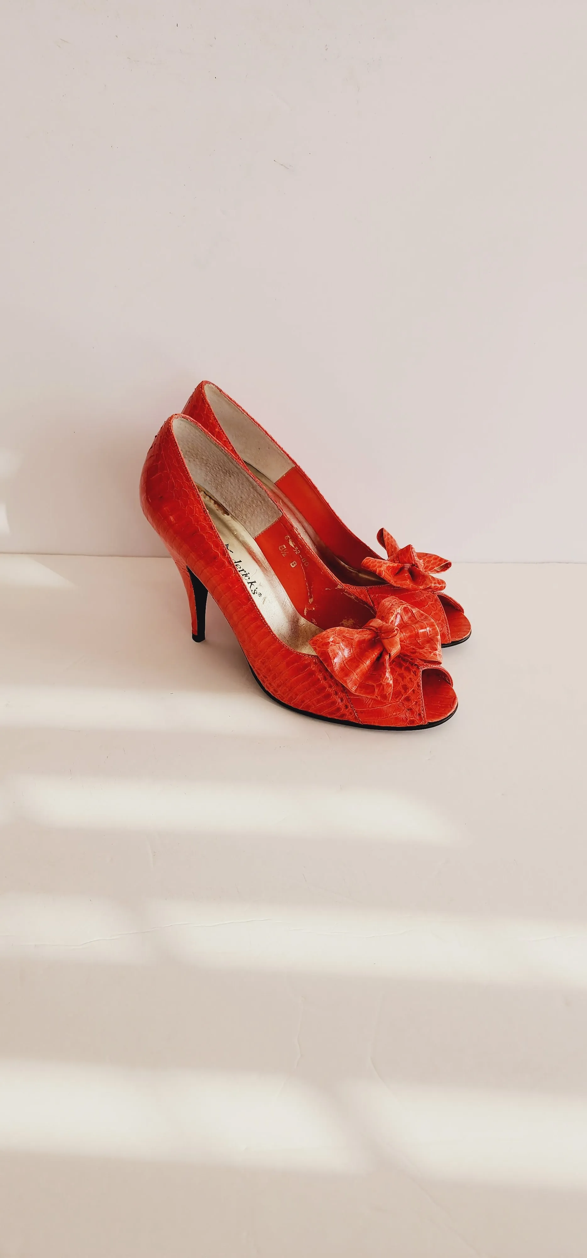 1980s Red High Heels w/Bows Faux Snakeskin Fredericks of Hollywood 8.5