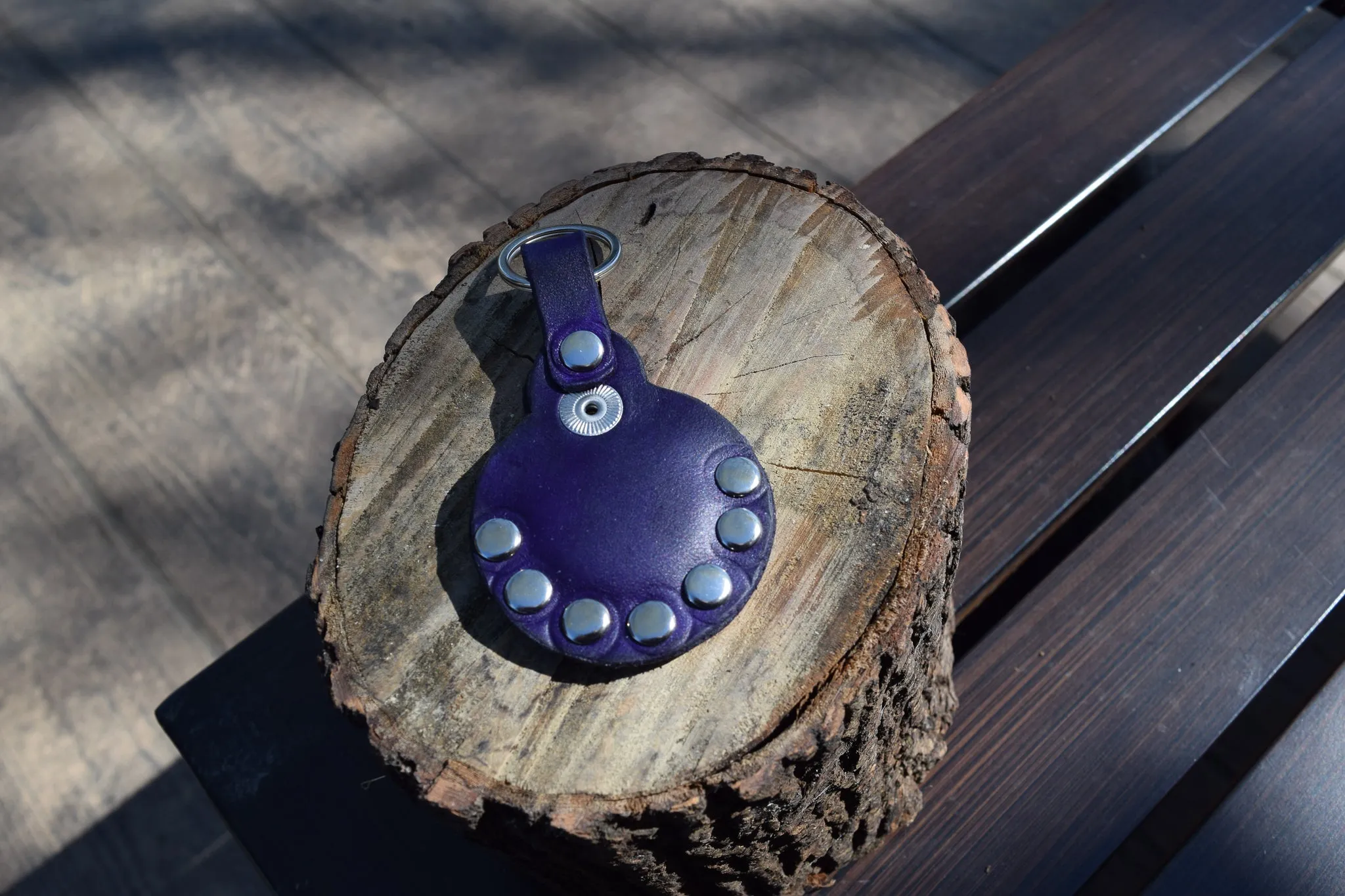 Apple AirTag Leather keychain with rivets