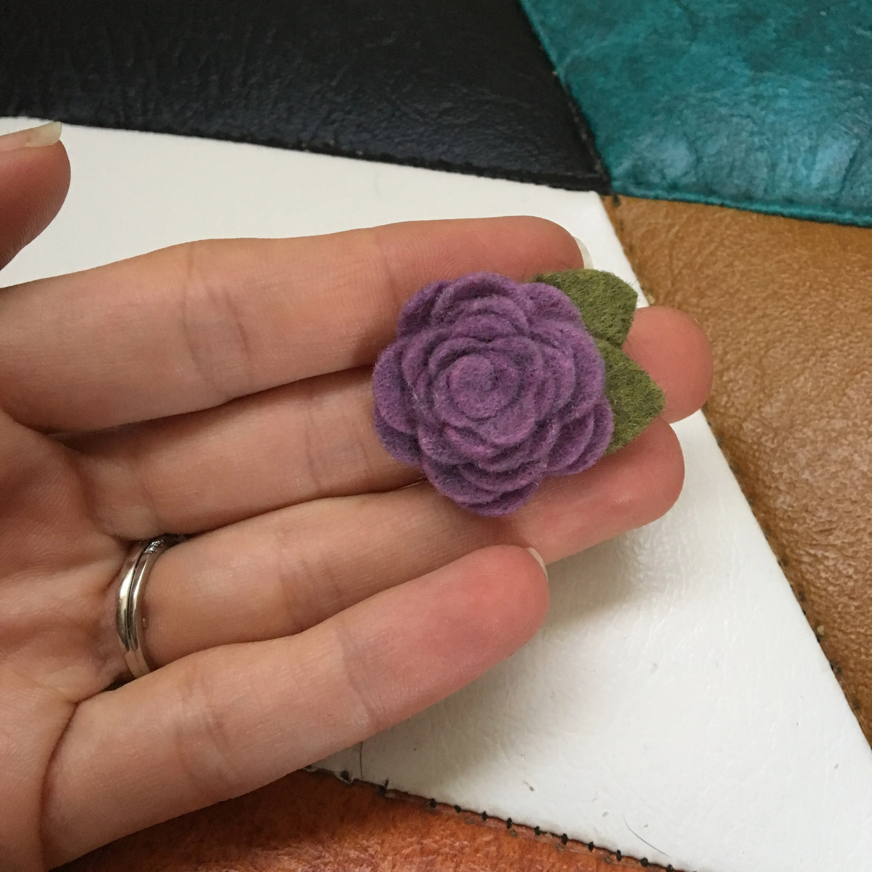 Felt 1 inch rose