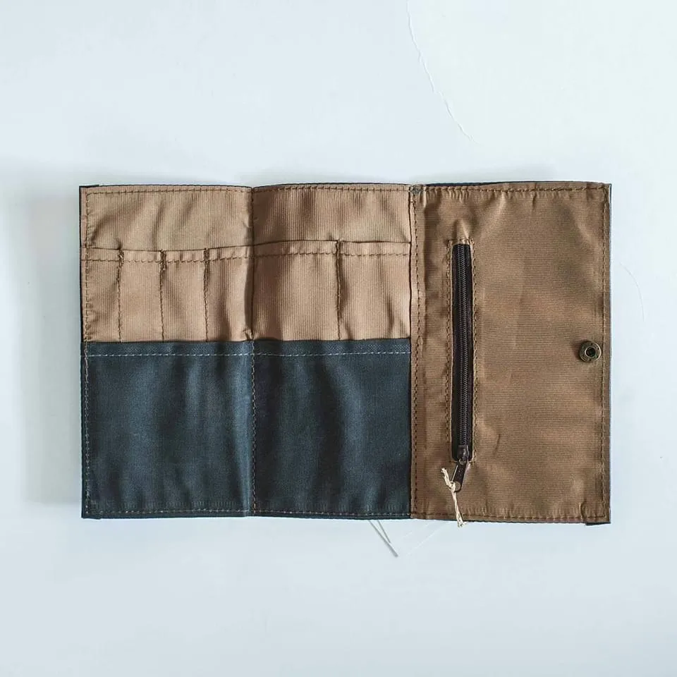 Gouache Cadden Waxed Canvas Trifold Organizer