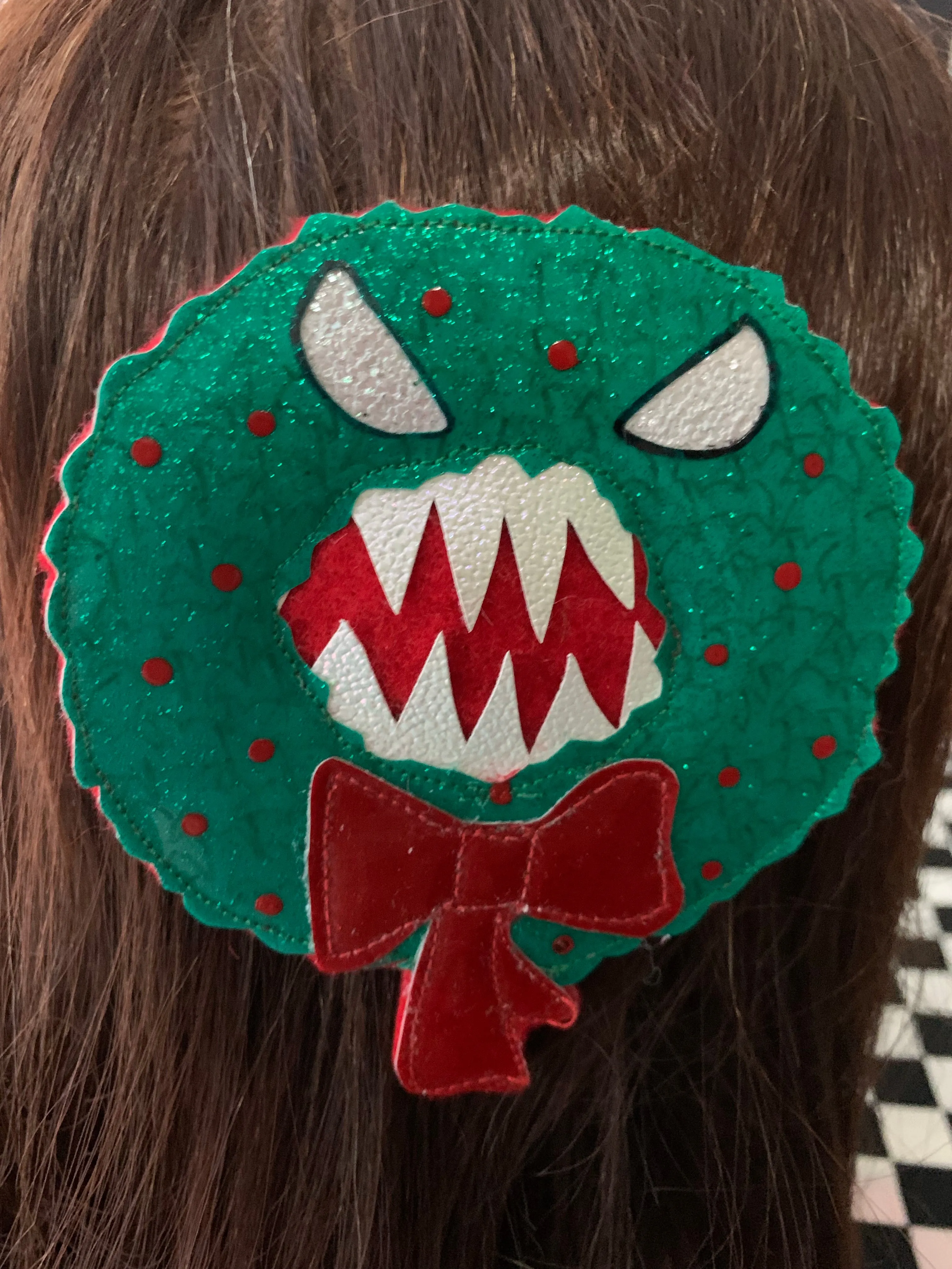 Hair clip scary wreath fan art