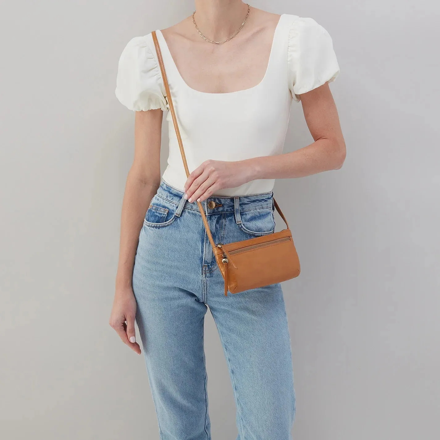HOBO CARA CROSSBODY