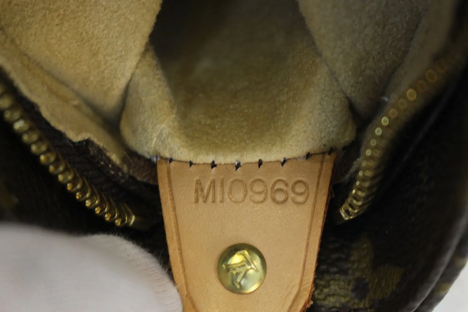 LOUIS VUITTON Monogram Canvas Looping GM Bag