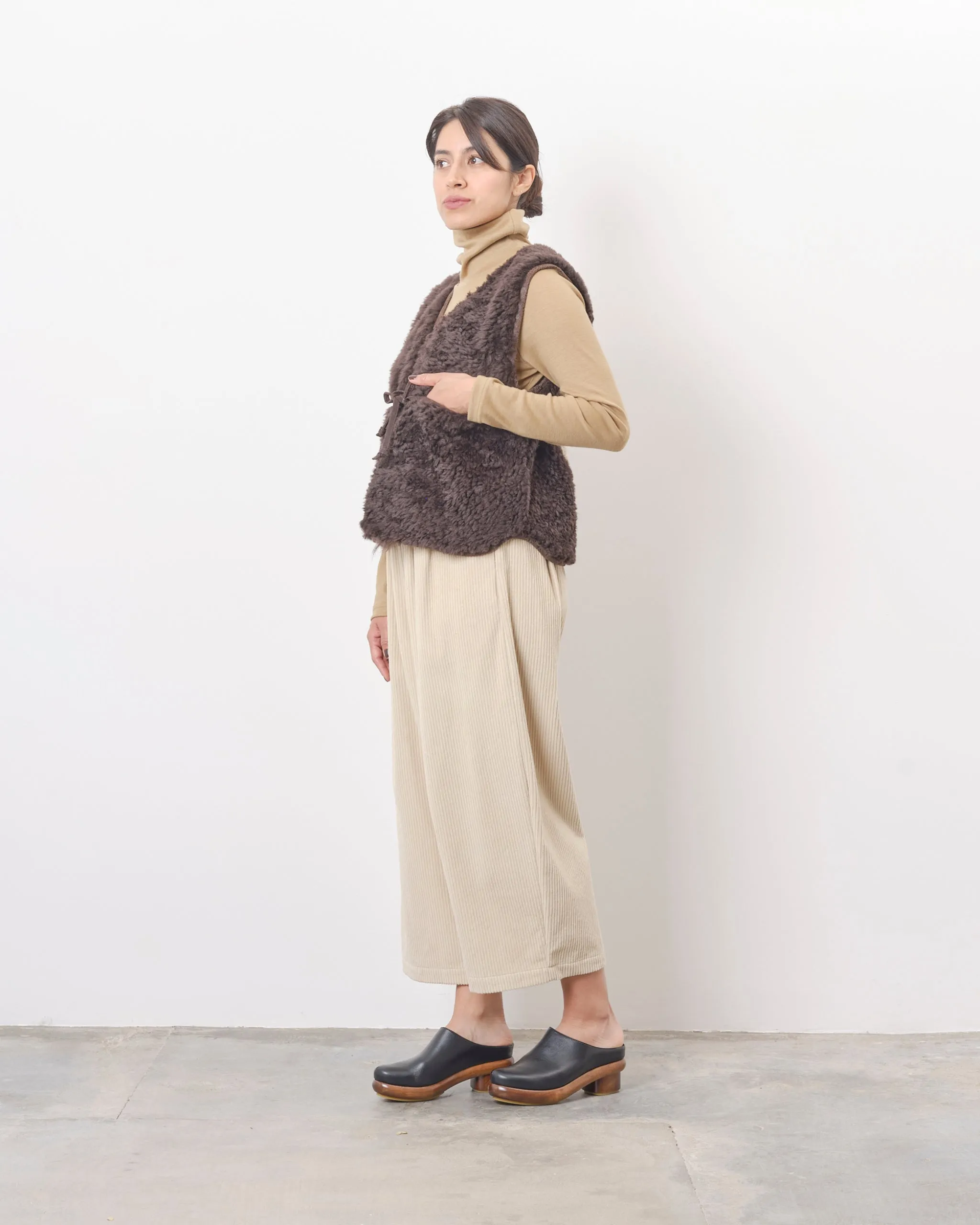 Moon Vest in Licorice