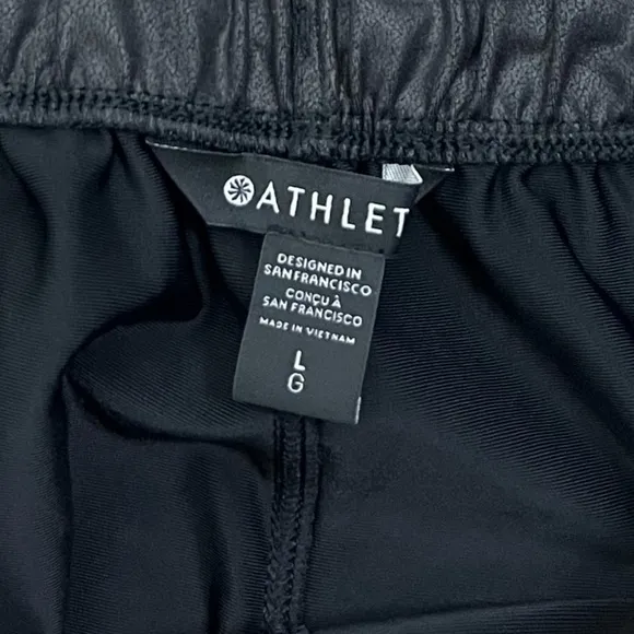 NWT Athleta Gleam Faux Leather Pull On Shorts Black