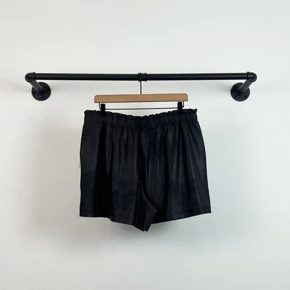 NWT Athleta Gleam Faux Leather Pull On Shorts Black
