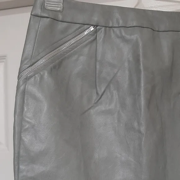 SEEK THE LABEL LF ASSYMETRICAL ZIP MINI SKIRT