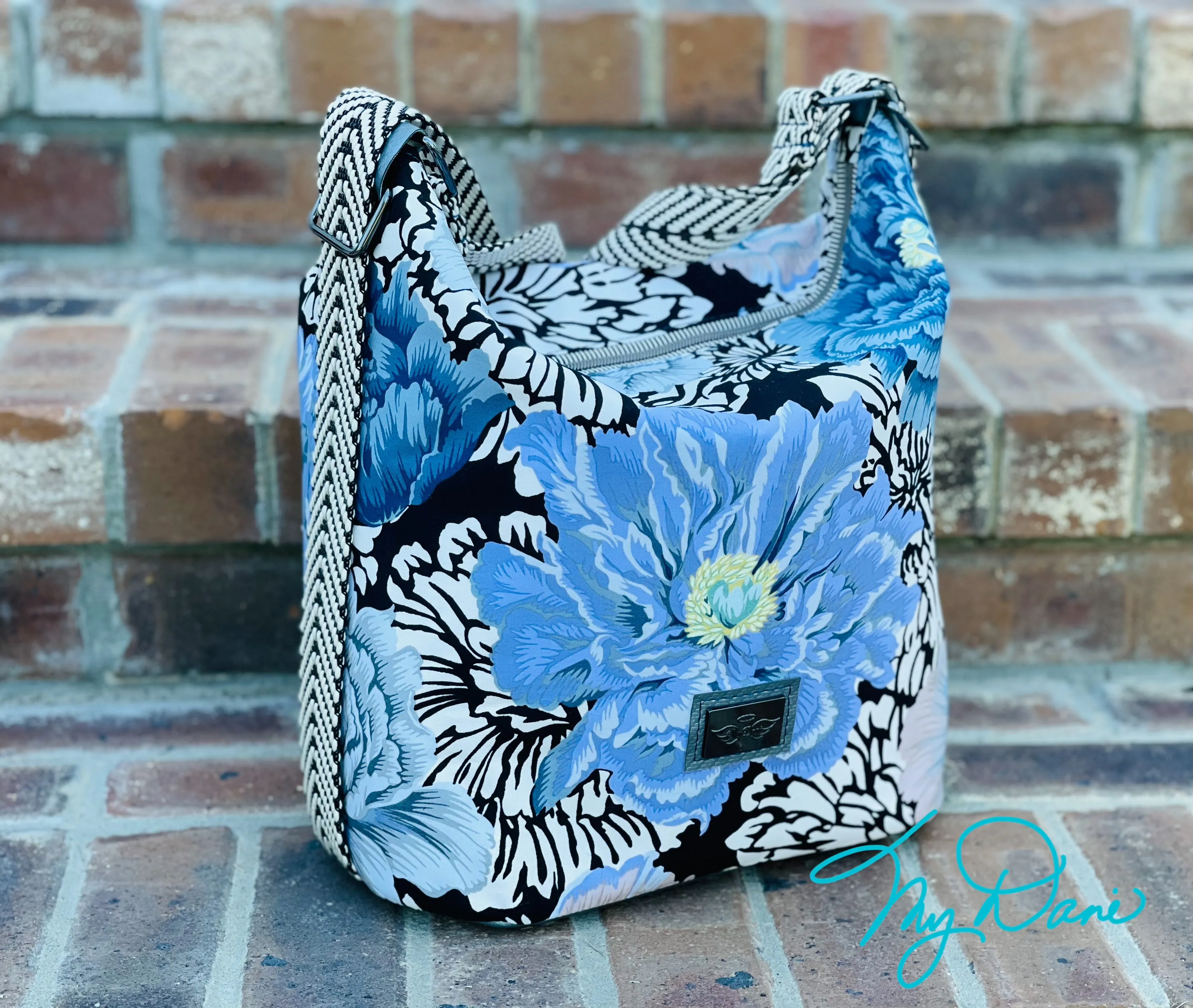 The Krystal Convertible Handbag in Kaffe Lavender Floral