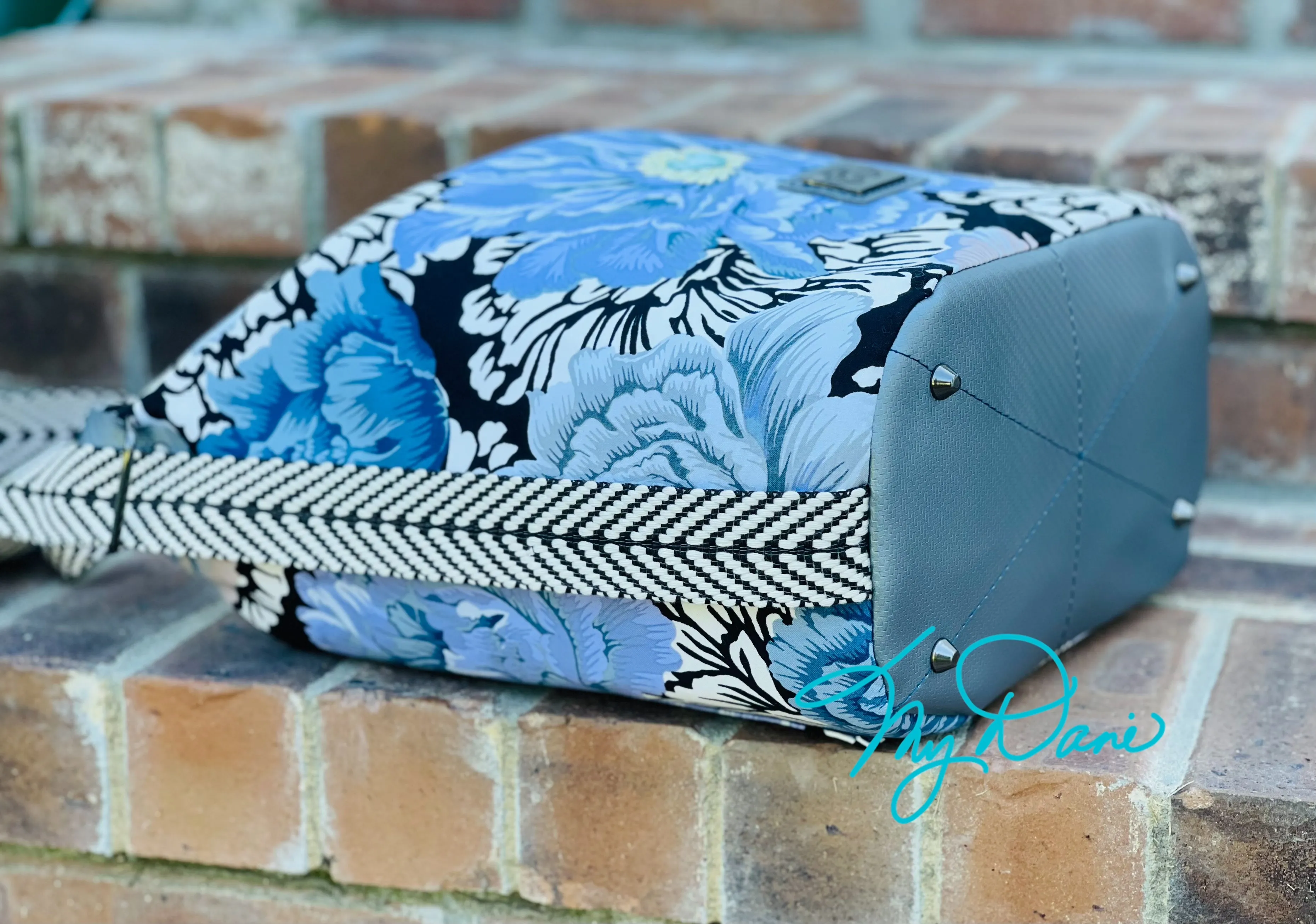 The Krystal Convertible Handbag in Kaffe Lavender Floral