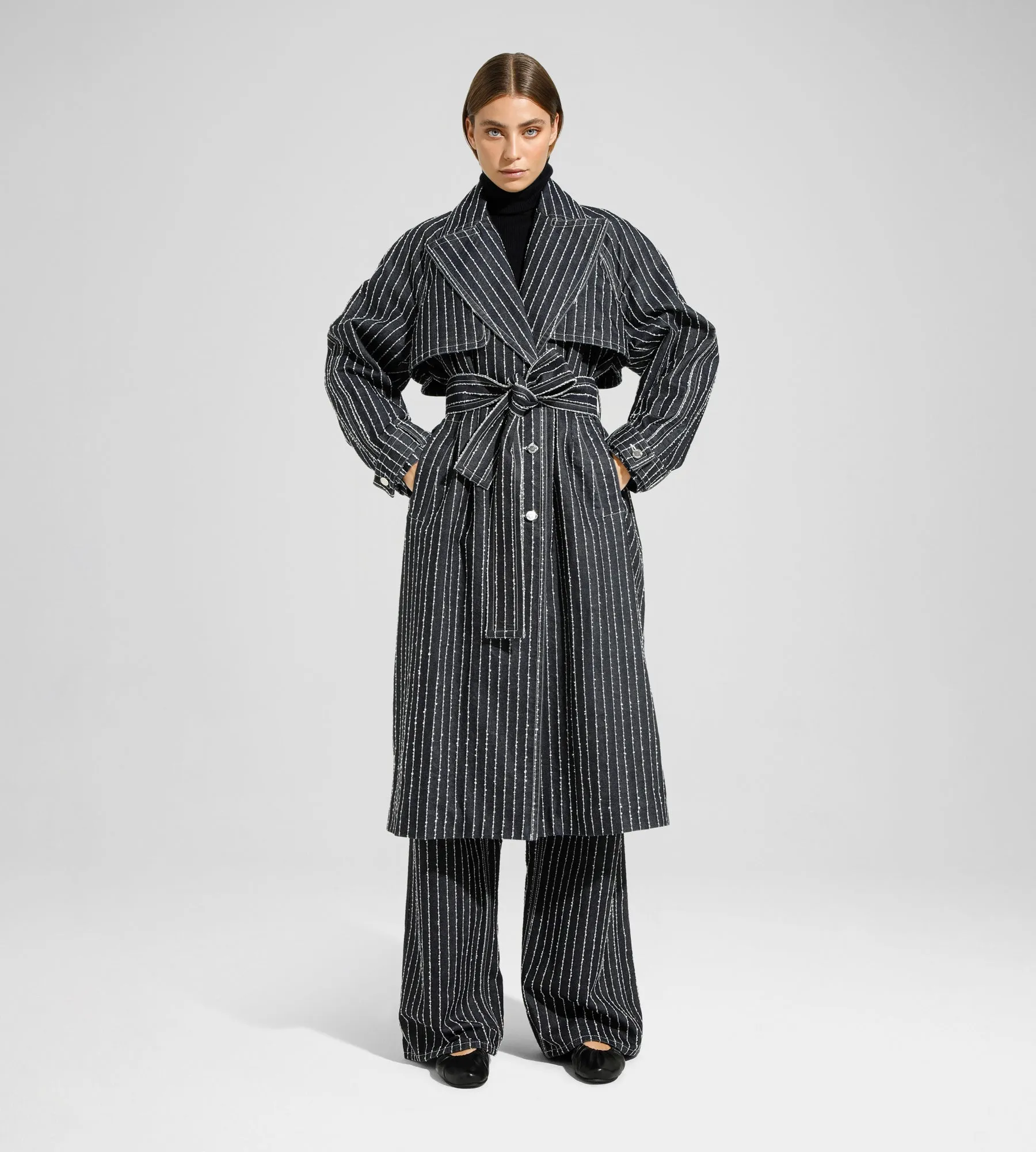 TRENCH COAT