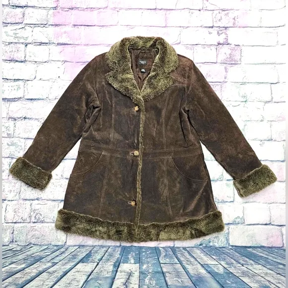 Women's genuine leather coat with super soft faux fur trim