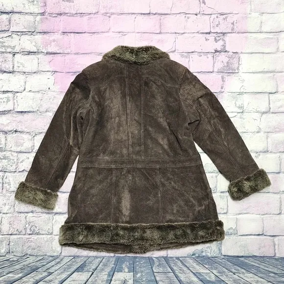 Women's genuine leather coat with super soft faux fur trim